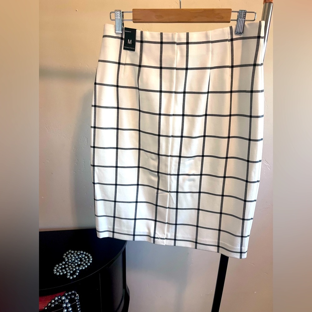 Amanda & Chelsea new skirt